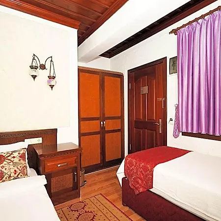 Cicerone Hotel *